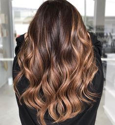 65 Brown Hair With Caramel Highlights Looks To Try Right Now Dark Chocolate Hair, Dark Chocolate Brown Hair, Caramel Brown Hair, Balayage Hair Caramel, Sombre Hair, Hair Color Chocolate, Chocolate Brown Hair Color, Hair Color Caramel