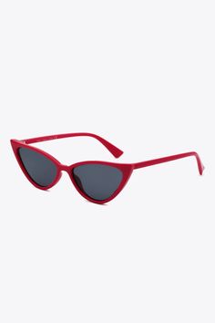 Polycarbonate Cat-Eye Sunglasses – FITGGINS Red Cat Eye Sunglasses, Chic Sunglasses, Blue Zones, Cat Eye Frames, Red Frame, Eye Shapes, In Frame, Sunglasses Sale, Glasses Fashion