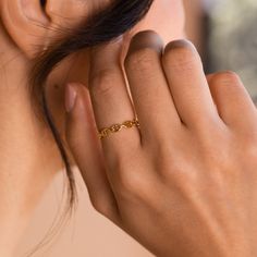 Our Reese Link Ring is an ode to feminine power and unity, a reminder that we are stronger together ✨ Sleek golden ovals link together to create a sophisticated and infinity-like band. When worn alone, it presents a polished and minimalist look -- Stacked with your favorite rings, this chain ring will stand out as a notable statement piece.• Material: High Quality Solid 925 Sterling Silver• Finish: 18K Gold• Featuring 3mm Link Chain Ring Band SKU: RR-RR075 Recycled Gold Open Band Jewelry, Yellow Gold Midi Rings In Recycled Gold, 14k Gold Open Band Midi Ring, Timeless Open Band Stackable Rings, Adjustable Infinity Stackable Rings, Modern Everyday Rings With Oval Link, Modern Oval Link Rings For Everyday, Anniversary Rings In Recycled Gold, Gold Oval Link Chain Ring