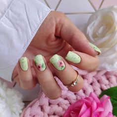 Descubre diseños de uñas elegantes que elevarán tu estilo.