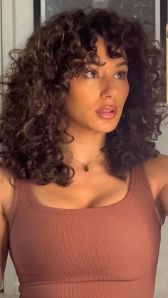 Actresses With Naturally Curly Hair, Haircuts For Long Faces Curly Hair, 2b Curly Hair Color Ideas, Short Curly Hairstyles For Oval Faces, Curly Bangs Shoulder Length, Curly Haircut No Bangs, Short Curly Hair With Curtain Bangs And Layers, Curly Bangs Medium Length