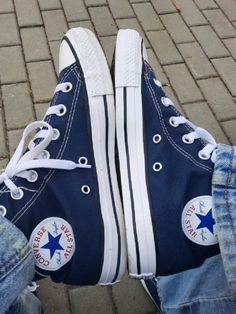 navy blue converse☆ Blue Converse Aesthetic, Converse Shoes Blue, Dark Blue Converse, Blue Converse Outfit, Converse Azul, Converse Bleu, Royal Blue Converse, Navy Blue Converse, Aesthetic Converse