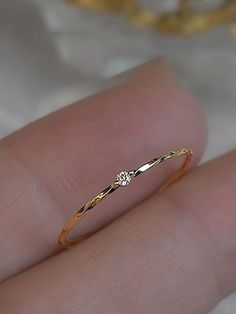 Rings For Girls Gold, Ring Design For Girls, Gold Ring Design For Women, Cincin Diy, Simplistic Jewelry, Delicate Fine Jewelry, قلادات متدلية, Hand Jewelry Rings, Plain Ring