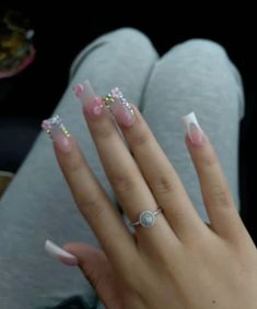 Cute Birthday Set Nails, Medium Acrylic Nails Rhinestones, Birthday Nail Inspo Acrylic Short, Neutral Nail Set, Medium Quince Nails, Middle Nails Ideas, Y2k Gel X Nails, Square Nail Ideas Short, Small Simple Nails