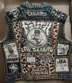 Crust Vest Ideas, Cropped Battle Vest, Crust Vest, Diy Punk Clothes, Diy Vest, Spikes Fashion, Jean Jacket Diy