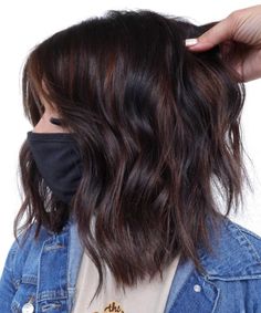 Medium Shag with Bangs Dark Hair Balayage Bangs, Dark Medium Length Hair, Medium Brunette Hair, Hair Curtain, Choppy Haircuts, Thick Hair Styles Medium, Medium Bob Hairstyles, Medium Length Hair With Layers