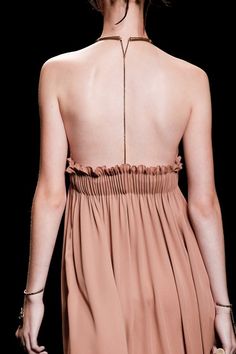 Valentino SS16 Mode Inspo, 2016 Fashion, Fashion Details, A Dress, Ibiza, Runway Fashion, The Back, High Fashion, A Woman