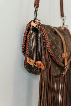 The Satchel Auburn – Vintage Boho Bags Louie Bag, Louis Vuitton Handbags Speedy, Louis Vuitton Messenger Bag, Louis Vuitton Favorite Mm, Fake Designer Bags, Street Style Bags, Used Louis Vuitton, La Fashion Week, Stylish Handbags