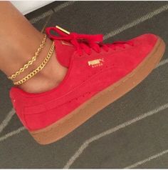 Puma Fashion, Puma Creepers, Puma Outfit, Sneakers Puma, Puma Suede, Puma Sneakers, Red Sneakers, Pumas Shoes