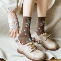 Shop CUTE FLORAL PRINT SOCKS. Cosmique Studio is an online aesthetic clothing store. And sells trendy aesthetic outfits for women and men. Trendy Aesthetic Outfits, Cottagecore Outfit, Dark Academia Outfits, Estilo Harajuku, Shoes And Socks, Cottagecore Clothes, Aesthetic Clothing Stores, Cottagecore Outfits, Print Socks