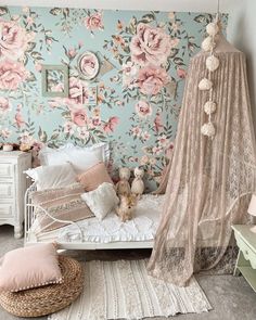 Girl Floral Bedroom, Girl Nursery Wallpaper, Girls Bedroom Wallpaper, Vintage Kids Room, Girls Room Wallpaper, Big Girl Bedrooms, Floral Bedroom, Toddler Girl Room, Girl Bedroom Designs