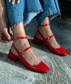 Funky Shoes, Classy Shoes, Girly Shoes, Woman Shoes, Shoes Woman, Pretty Shoes, Shoe Obsession, Red Shoes