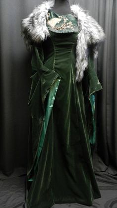 Inspired by Sansa Stark green velvet dress embroidered wolf | Etsy Dresses For Winter, Gaun Abad Pertengahan, Vestidos Anime, Wedding Dresses A, Wedding Dresses A Line, Dresses A Line, Green Velvet Dress, Velvet Dresses, Old Fashion Dresses