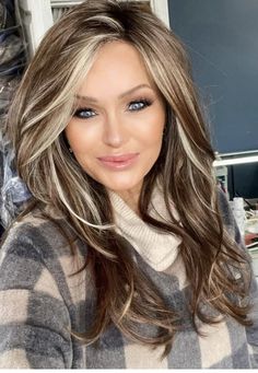 Summer Hair Highlights For Brunettes, Hair Highlights And Lowlights, Greasy Hair, Highlights For Brunettes, Summer Hair Highlights, Summer Balayage, Beach Hairstyles For Long Hair, Brown Hair With Blonde Highlights, Caramel Highlights