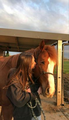 Horse Riding Picture Ideas, Pet Horse Aesthetic, Pics With Horses Photo Ideas, Girl With Horse Aesthetic, Horse Life Aesthetic, Girl Riding Horse Aesthetic, Photo With Horse Ideas, Riding Horse Aesthetic, Horse Riding Pictures