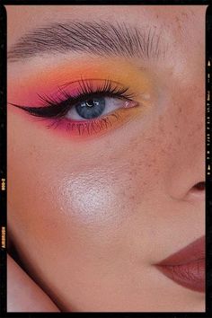 Pink & Orange Neon Eye Shadow Look - Makeup Looks Inspiration Festival Eye Makeup, Orange Eye Makeup, Applying Eyeshadow, Neon Eyeshadow, Pink Eyeshadow Look, Festival Makeup Glitter, Concert Makeup, Orange Makeup, Pink Eye Makeup