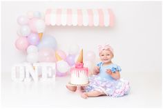 Ice Cream Theme Cake Smash, Smash Cake Sweet One, Sweets Photoshoot, Sweet One Cake Smash, Ice Cream Cake Smash, Ice Cream Theme Cake, Pastel Cake Smash, Pastel Balloon Garland, Twin Cake Smash