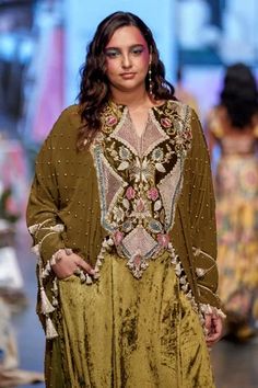 Shop for Payal Singhal Green Velvet Shirin Embroidered Kaftan And Dhoti Pant Set for Women Online at Aza Fashions Embroidery Geometric, Low Crotch Pants, Velvet Embroidery, Payal Singhal, Embroidered Kaftan, Kaftan Top, Dhoti Pants, Pant Set, Green Velvet