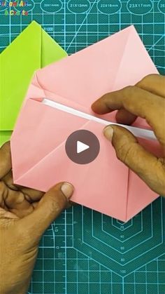 Paper Box Ideas, Paper Wall Decoration Ideas, Paper Wall Decoration, Origami Bookmark Corner, Bookmark Corner, Bookmark Flower, Bookmark Diy, Envelope Making, Origami Bookmark