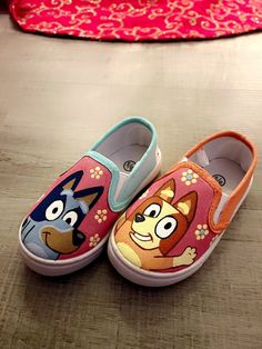 Bluey Shoes Diy, Bluey Cartoon Painted Shoes, Paw Patrol Painted Shoes, Scooby Doo Painted Shoes, Hand Painted Disney Shoes, Painted Shoes Diy, Bluey Bingo, Custom Painted Shoes, Shoes Diy