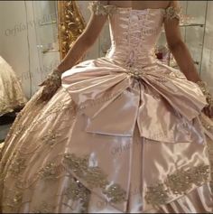 Rose Gold Xv Dresses, Victorian Quinceanera Theme, Pink And Gold Quinceanera Dress, Pink Sweet 16 Dress, Rose Gold Quinceanera Dresses, Rose Gold Quinceanera, Pink Sweet 16