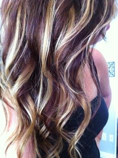 Purple Blonde Hair, Hair Color Blonde Highlights, Dark Purple Hair, Mom Hair, Plum Hair, Chunky Highlights, Hair Highlights And Lowlights, Hair Blond, Fall Hair Trends