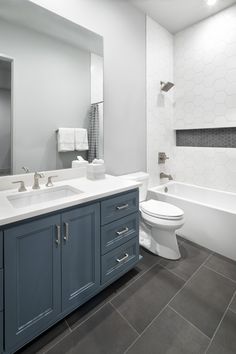 a bathroom with two sinks, a toilet and a bathtub