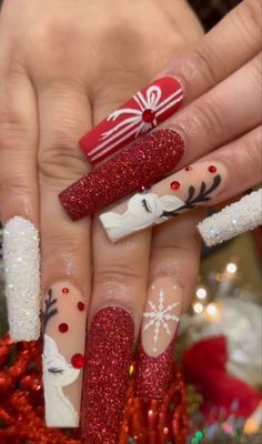 Xmas Nail Art, Red Christmas Nails, Christmas Nail Art Designs, Winter Nail Designs, Uñas Acrilicas, Simple Nail Designs, Christmas Nail Designs