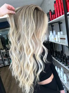 Bright blonde balayage Bright Blonde Balayage, Fall Blonde Hair, Summer Blonde Hair, Fall Blonde, Bright Blonde, Blonde Balayage, New Hair, Hair Inspo