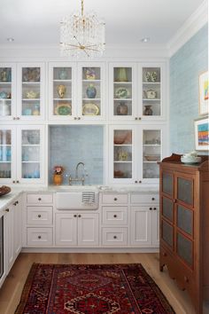 See How Jenny Keenan Designed Her Parents' Forever Home in South Carolina Plate Walls, Modern Fixtures, Cle Tile, Walnut Floors, Charleston Homes, Glass Front Cabinets, Butler's Pantry, Mount Pleasant