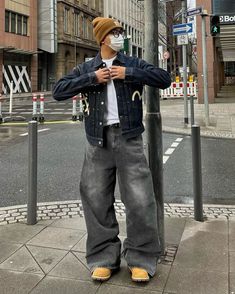 How about his color? 🛰️ 📸 @jira.exe 🇩🇪 🧢Hat : carhartt 👔Top : evisu 👖Bottom : trendtvision 👞Shoes : timberland Unlock the style with an “Evisu” deep blue denim printed jacket, layered over a white inner shirt for a classic touch. Paired with “Trendtvision” baggy gray jeans, the shirt is neatly tucked in for a polished look. Complete the ensemble with “Timberland” boots and top it off with a “Carhartt” yellow beanie for a pop of color. This outfit effortlessly blends streetwear vibes w... Mens Layered Clothing Styles, Blue Beanie Outfit, Blue Jeans Outfit Summer, Blue Jean Jacket Outfits, Jean Jacket Outfits Men, Outfit Denim Jacket, Jean Jacket Outfit, Jeans Boots Outfit, Timberland Boots Outfit Mens