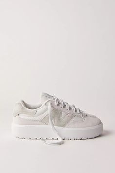 302 Court Sneakers | Free People European Sneakers Street Styles, Fashionable Shoes Woman, Comfy Slip On Shoes, It Girl Shoes 2024, Tennis Shoe Aesthetic, Aesthetic Sneakers Women, Trendy Woman Shoes, Cute Shoes Womens, Cute Trendy Sneakers