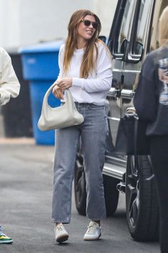 SOFIA RICHIE Out for Breakfast at La La Land in Santa Monica 03/04/2022 Sofia Richie Street Style 2022, Sofia Richie Outfits Casual, Travelling Outfits