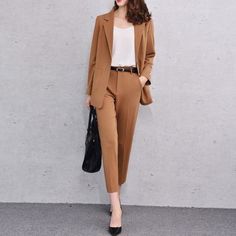 Womens Pantsuit, Business Formal Outfit, Outfit Office, Olivia Pope, Classy Outfits For Women, Corporate Attire, Style Korea, Pantsuits For Women, Classy Work Outfits