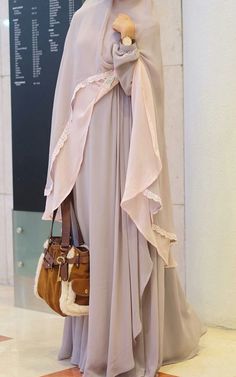 hijab Syari Dress, Hijab Gown, Hijab Designs, Hijab Niqab, Simply Dress, Lovely Fashion, Muslimah Dress, Casual Hijab, Mode Abaya