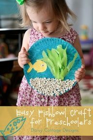 Under the Sea Craft.. a paper plate, paint, tissue paper and dry beans (dry cereal, beads or glitter could be used for the rocks also). Too cute! #RePin by AT Social Media Marketing - Pinterest Marketing Specialists ATSocialMedia.co.uk Fishbowl Craft, Craft Preschool, Preschool Craft, Fish Crafts, Paper Plate Crafts, Plate Crafts, Preschool At Home