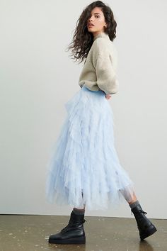 Tulle Skirts Outfit, Big Skirts, Tulle Midi Skirt, Skirt Trends, Blue Tulle, Ballet Dancer, Flowy Skirt, Fashion Fits, Harajuku Fashion