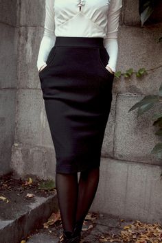 Pencil Skirt Cold Weather, Black Wool Skirt Outfit, Black Wool Pencil Skirt, Wool Pencil Skirt Outfit, Wool Skirt Outfit, Skirt With Stockings, Ladylike Outfits, Librarian Style, Woman Office