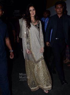 Katrina Kaif Lehenga, Black Embroidery Blouse, Lehenga Look, Sabyasachi Saree, Indian Wedding Sari, Sari Traditional, Heavy Lehenga, Mirror Work Saree, Sabyasachi Sarees