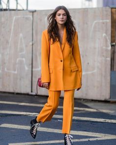 60s Fashion Trends, Fashion Trending Moodboard, Fashion Trends Magazine, Blazer Street Style, Color Trends Fashion, 2017 Fashion Trends, Looks Street Style, Suit Up