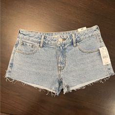 Pacsun Low Rise Denim Shorts Size 25. Brand New With Tags Spring Beach Cutoff Jeans, Summer Cutoff Denim Blue Jeans, Straight Leg Denim Bottoms For Beach, Spring Beach Short Jeans, Light Wash Cutoff Jeans For Beach, Light Wash Cutoff Jeans For The Beach, Light Wash Short Jeans For Beach, Denim Blue Short Jeans For Beach, Low Rise Denim Shorts