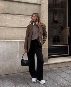 Khaki Blazer Outfit Women, Khaki Blazer Outfit, Brown Blazer Men, Blazer Outfits For Women Classy, Oversize Blazer Outfit, Blazer Outfits Casual, Cute Work Outfits, Blazer Outfits For Women