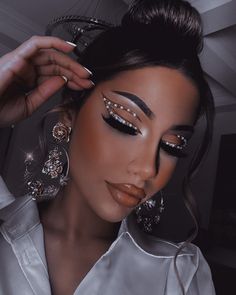 Casino Makeup, Crystal Wedding Dresses, School Makeup, Hair Shows, Glitter Eyeshadow, Night Party, Love Makeup, Eye Makeup Tutorial, Winter Looks