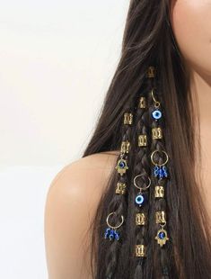 Those hair ring is light weight and stunning as much as in the pictures. Hair Assesories Style, Jewels In Hair, Gold Hair Jewelry, Beads Hair Accessories, Hair Jewelry For Braids, Hair Braid Rings, Hair Charms, Dreadlock Accessories, Dreadlock Beads