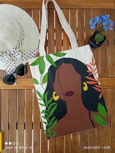 𝑃𝑖𝑛𝑡𝑎𝑑𝑎 𝑎 𝑚𝑎𝑛𝑜 Totebag Painting Ideas, Pouch Painting, Hand Painted Bags Handbags, Diy Bag Painting, Diy Tote Bag Design, Painted Canvas Bags, Fabric Colour Painting, Handpainted Tote Bags, Totes Ideas