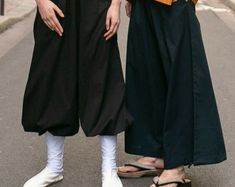 Брюки хакама V11 черные хлопковые унисекс оверсайз - Etsy Казахстан Oversized Cotton Harem Pants Ankle-length, Oversized Cotton Summer Pants, Black Cotton Harem Pants For Streetwear, Oversized Wide Leg Cotton Pants, Oversized Straight Cotton Pants, Oversized Cotton Straight Pants, Oversized Ankle-length Summer Pants, Oversized Summer Ankle-length Pants, Oversized Cotton Tapered Leg Pants