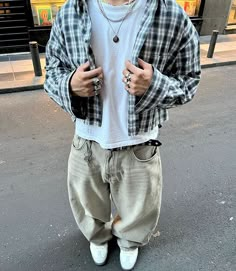 Outfit Inspo Men Streetwear, Streetwear Men Outfits Inspiration, Baggy Outfits Men, Streetwear Men Outfits Street Fashion, Street Wear Male, Flannel Streetwear, Oversize Outfit, Teen Swag Outfits, Mens Summer Outfits