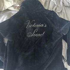 Very Soft Black Victoria Secret Robe, Never Worn Before Black Long Sleeve Sleep Top, Black Letter Print Sleepwear For Loungewear, Black Letter Print Sleepwear, Fuzzy Robe, Black Victoria Secret, Victoria Secret Black, Sleepwear Robe, Soft Black, Victoria Secret