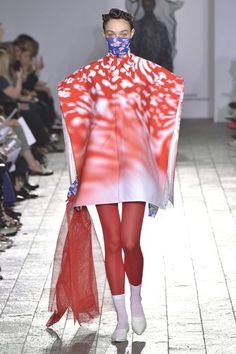 Central Saint Martins Spring/Summer 2018 READY-TO-WEAR Conceptual Fashion, Central Saint Martins, Lodz, British Vogue, Fashion Shows, Fashion Sketches, Kimonos, Look Fashion, Fashion Prints