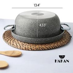 an image of a bowl and spoons on a table with measurements for the lid